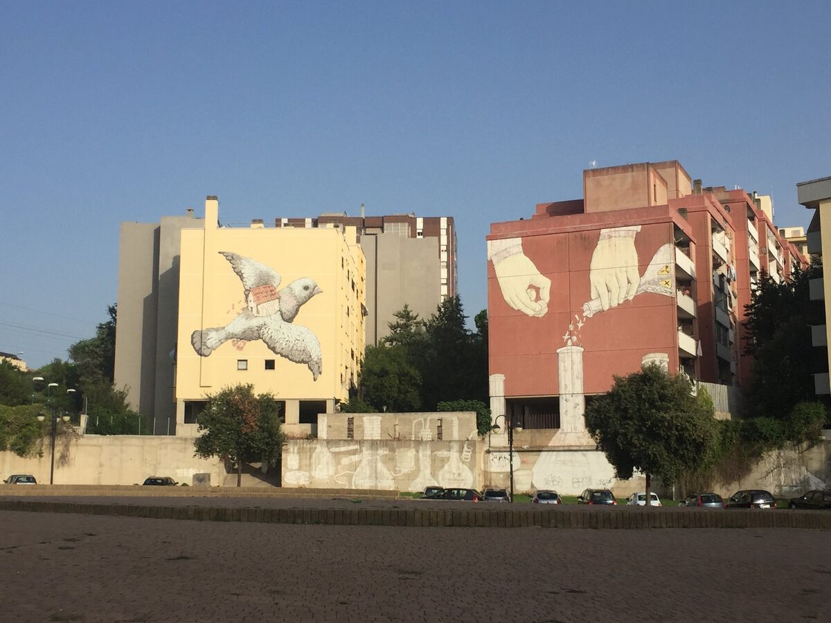 Carbonazzi — murales sui palazzi del quartiere